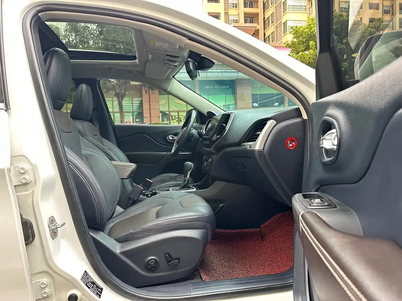 Jeep Cherokee 2016 2.4L Leading Edition — миниатюра 10