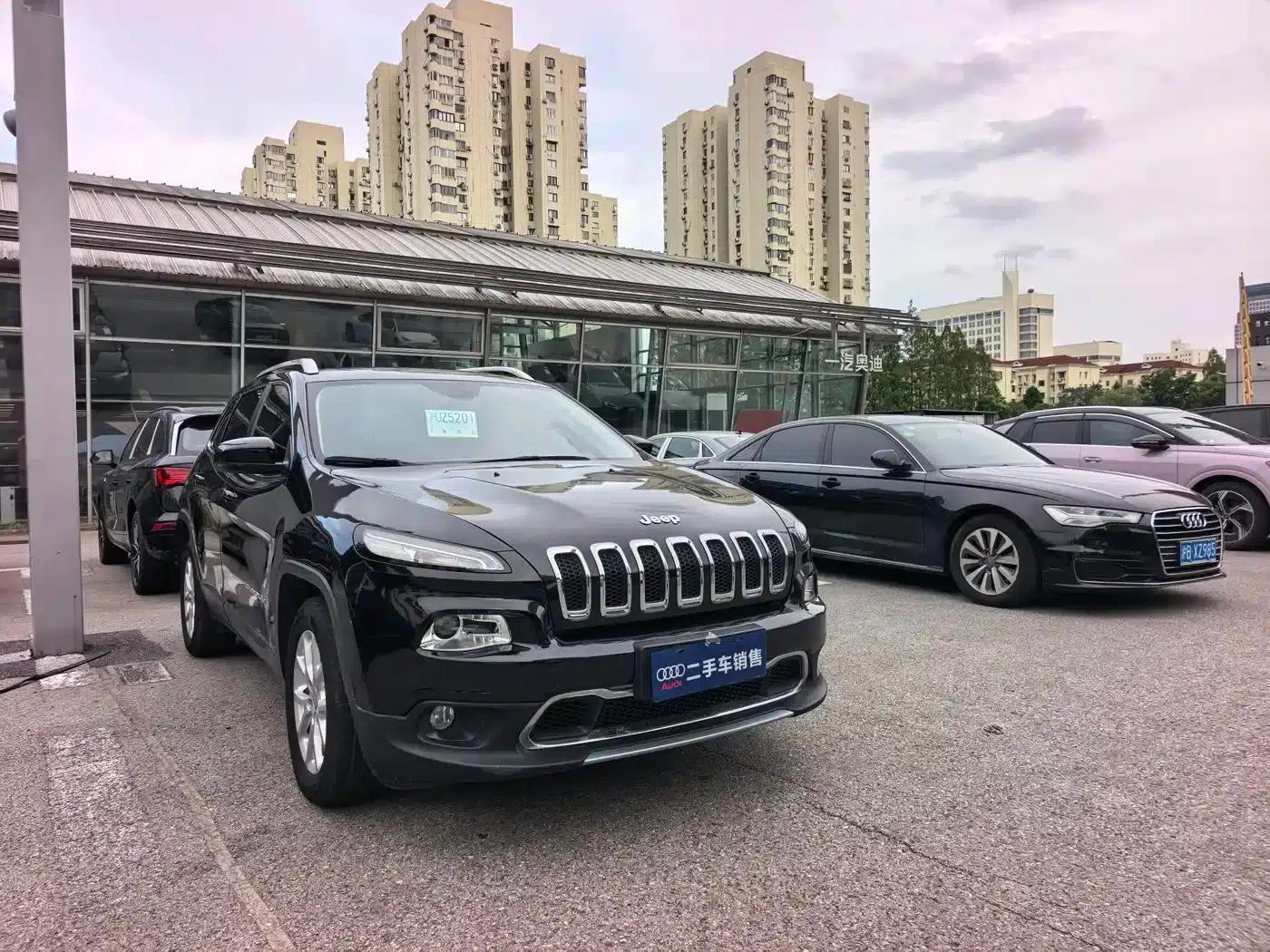 Jeep Cherokee 2017 2.0L Premium Edition — миниатюра 3