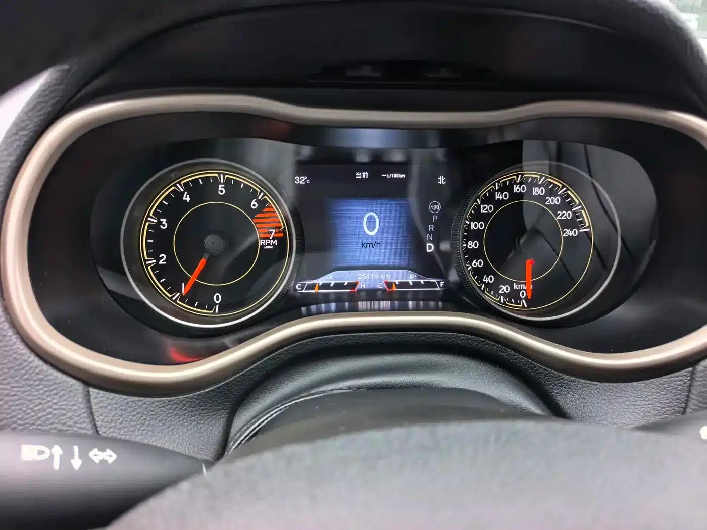Jeep Cherokee 2017 2.0L Premium Edition — миниатюра 23