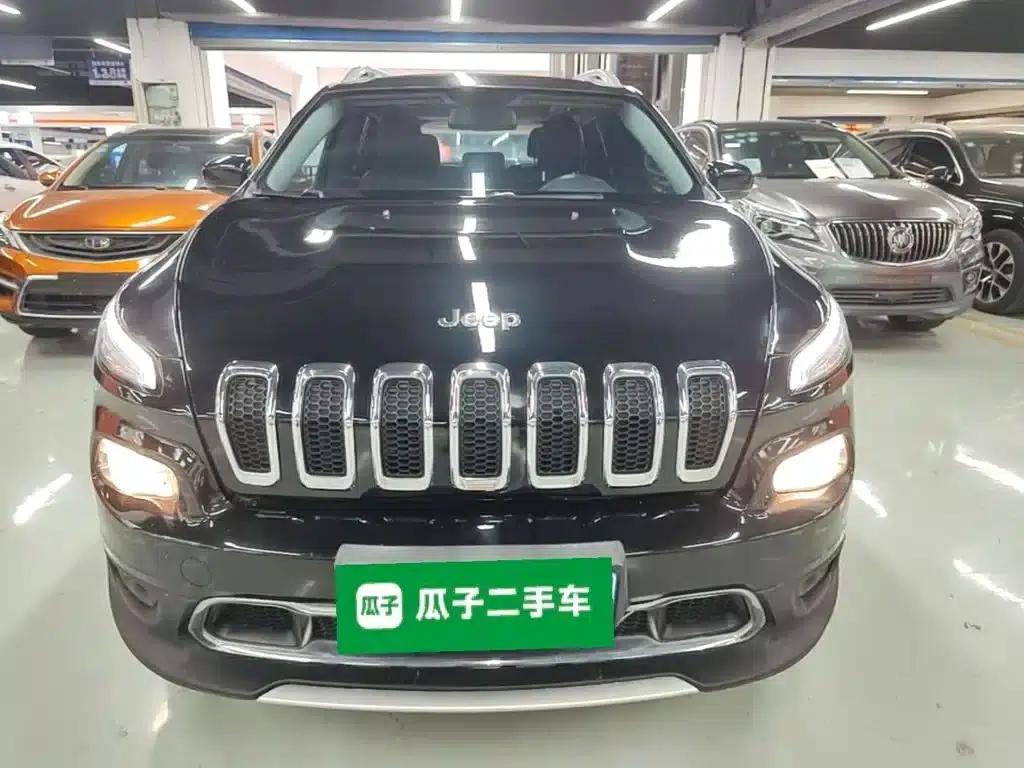 Jeep Cherokee 2017 2.0L Premium Edition — миниатюра 3