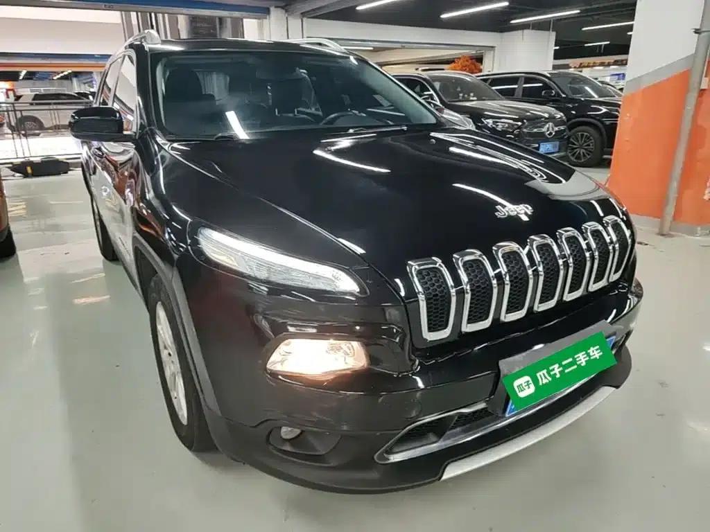 Jeep Cherokee 2017 2.0L Premium Edition — миниатюра 4