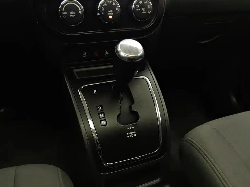 2014 Jeep Compass 2.4L Sport Edition — миниатюра 13