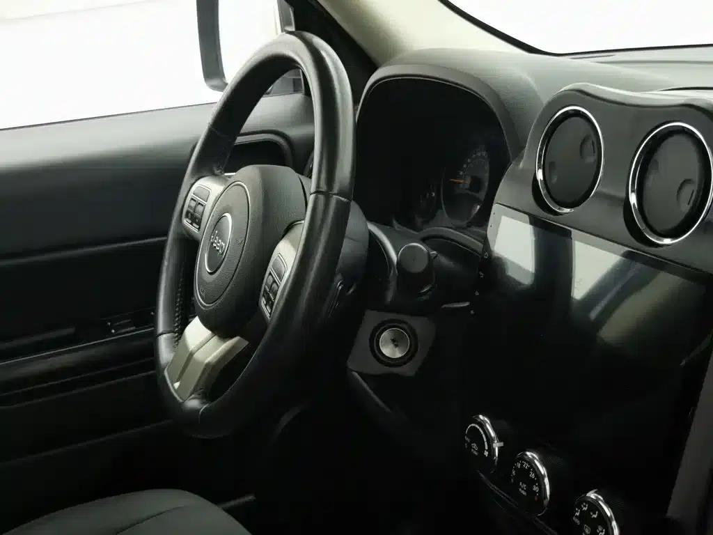 2014 Jeep Compass 2.4L Sport Edition — миниатюра 22
