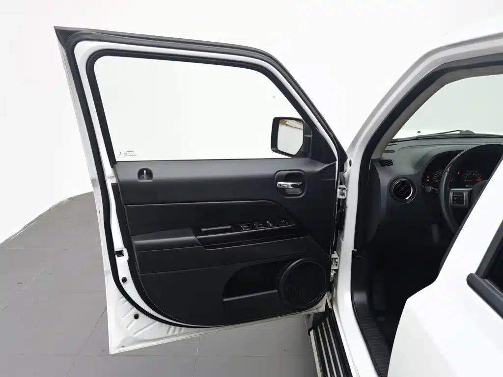 2014 Jeep Compass 2.4L Sport Edition — миниатюра 8