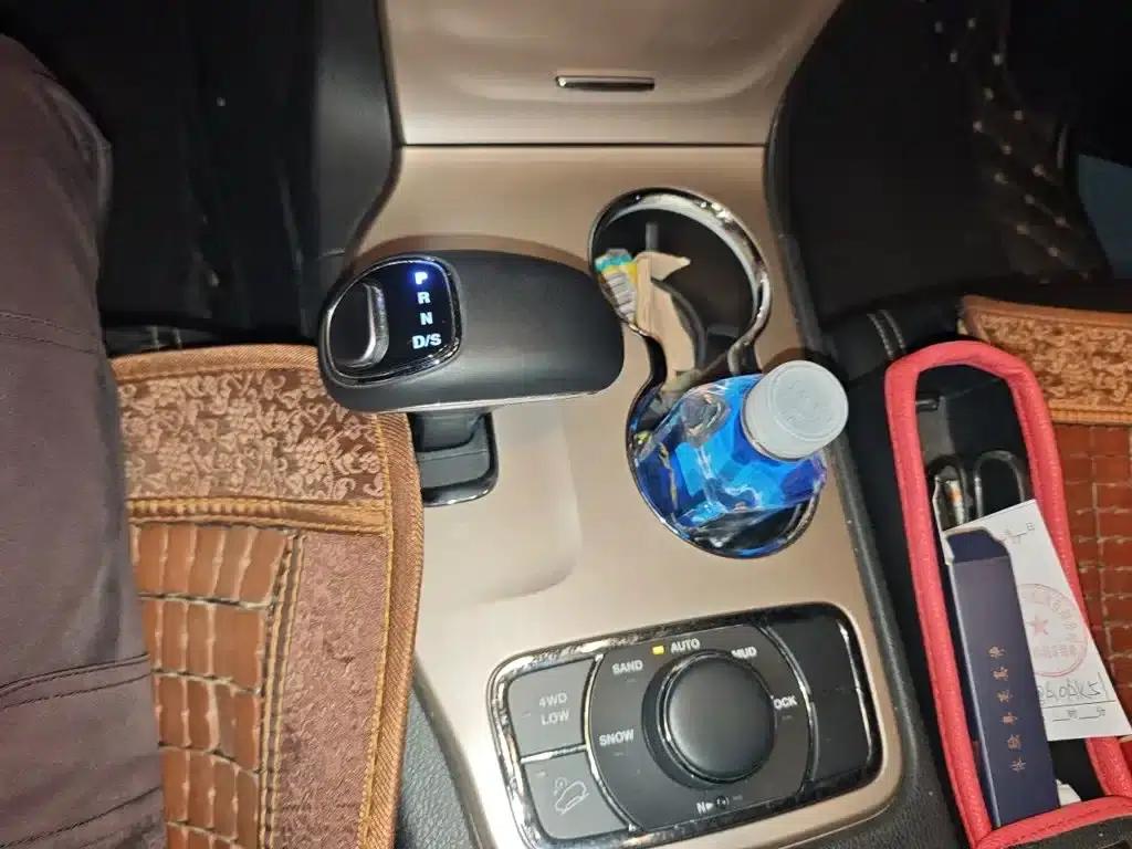 2015 Jeep Grand Cherokee Imported Model 3.0L Comfort Navigation Edition — миниатюра 11