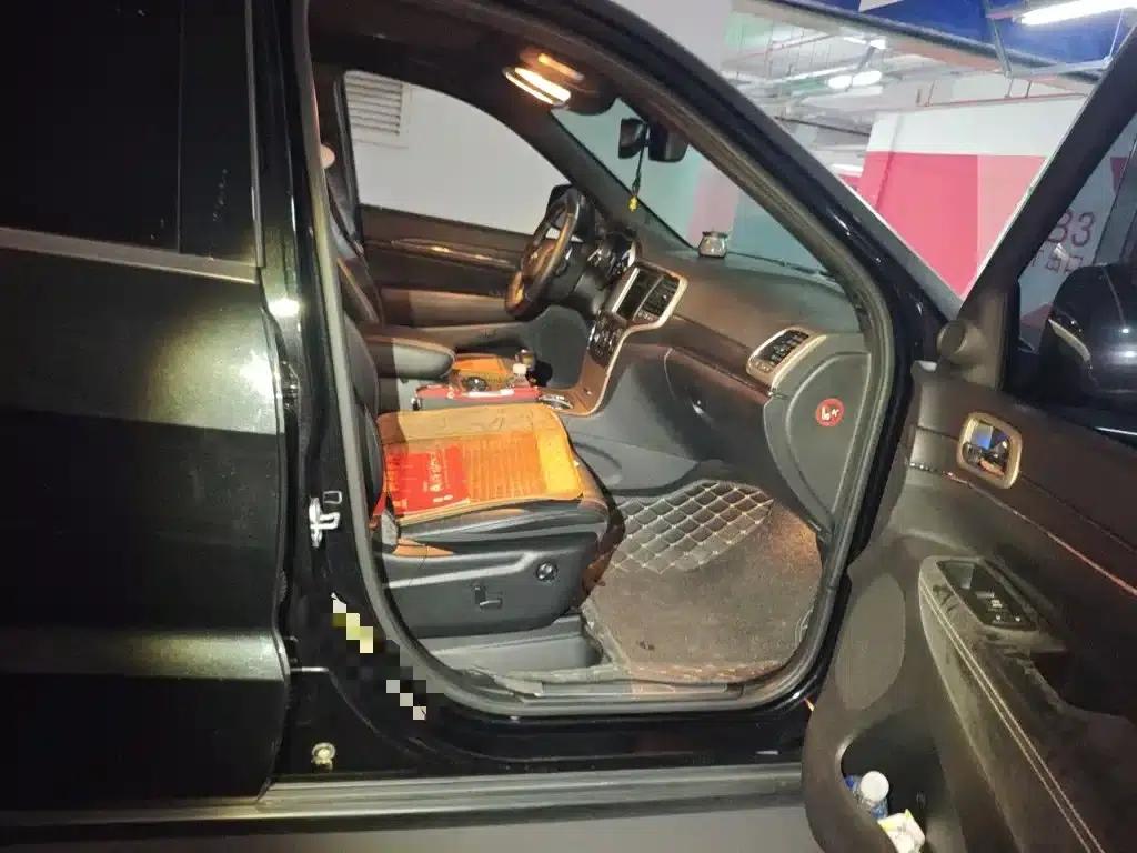 2015 Jeep Grand Cherokee Imported Model 3.0L Comfort Navigation Edition — миниатюра 22