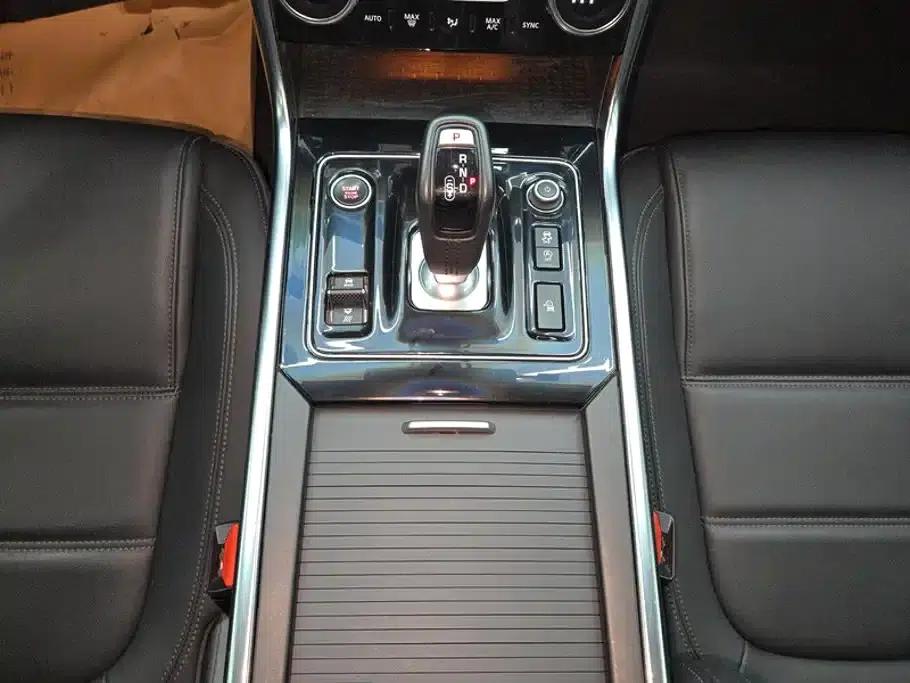 Jaguar XEL 2021 2.0T 250PS S Progressive Elegance Edition — миниатюра 16