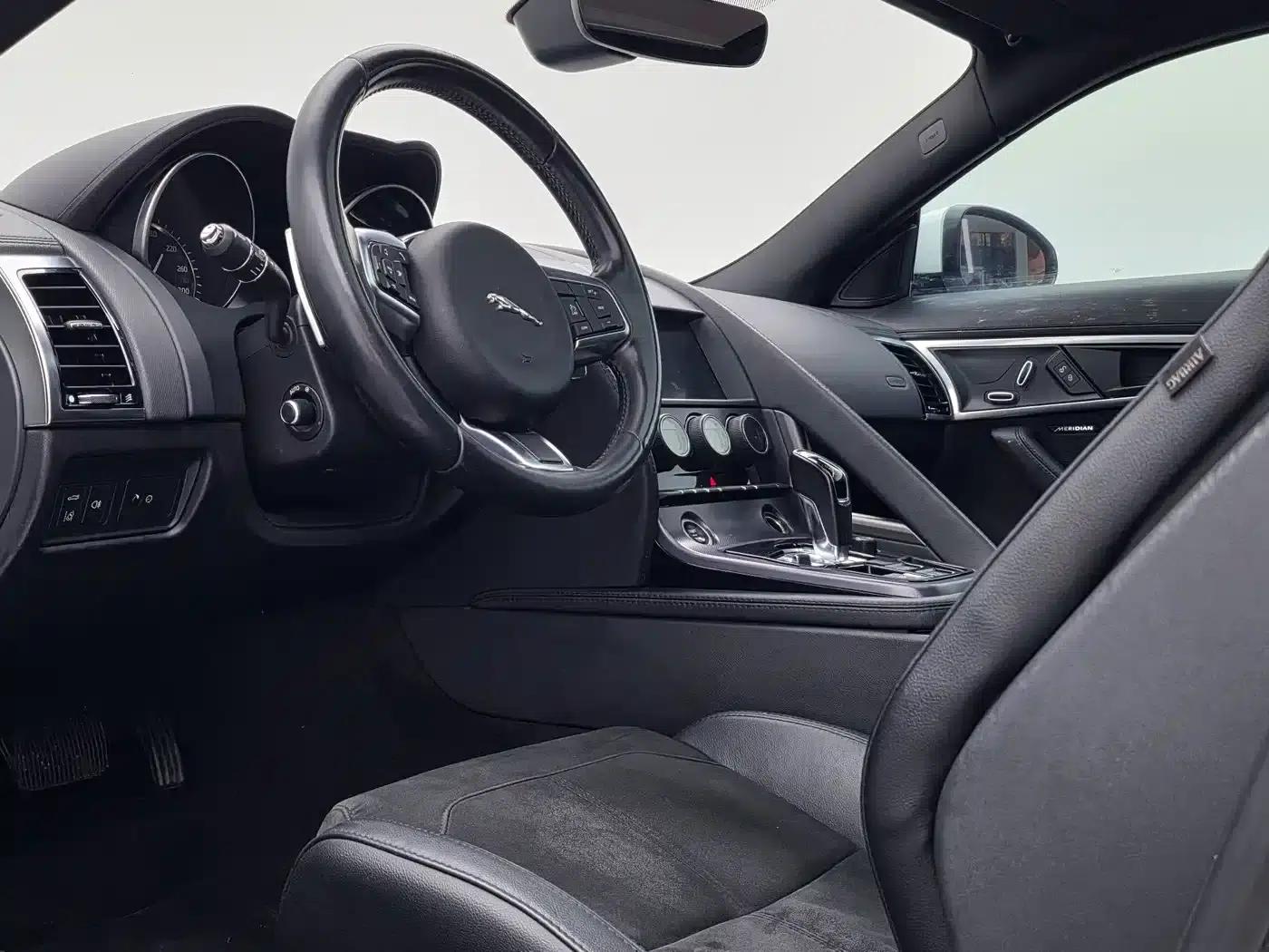 Jaguar F-TYPE 2019 3.0 SC Hardtop — миниатюра 26