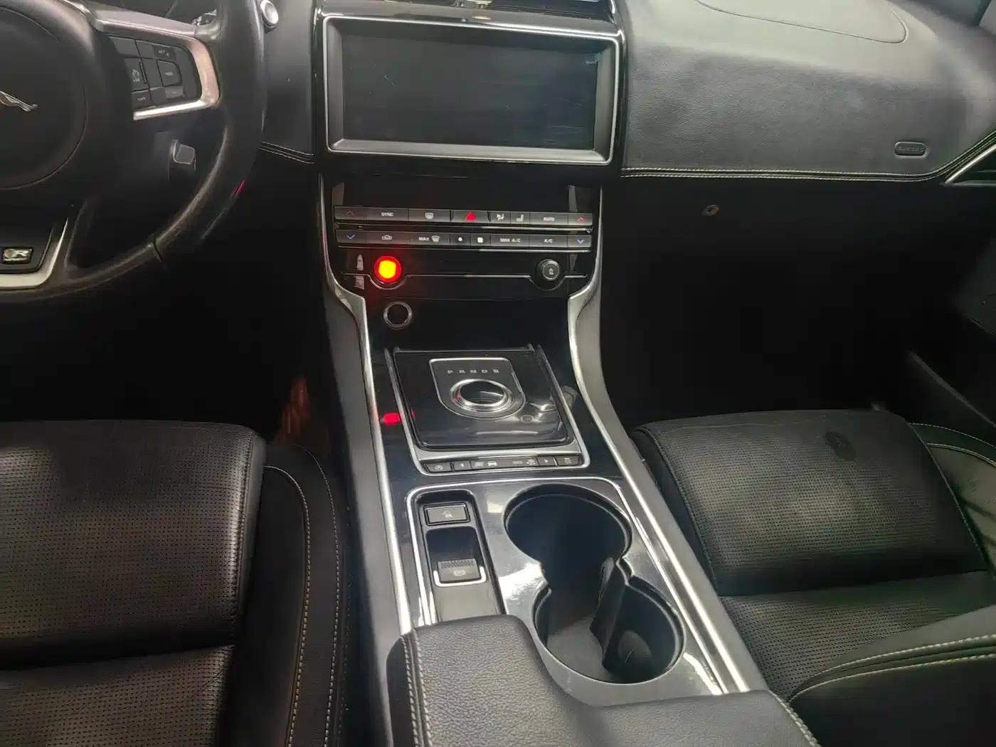 Jaguar XE 2015 2.0T 200PS R-Sport — миниатюра 15