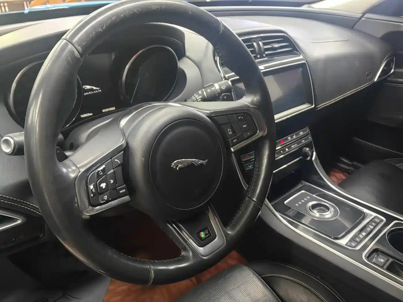 Jaguar XE 2015 2.0T 200PS R-Sport — миниатюра 10
