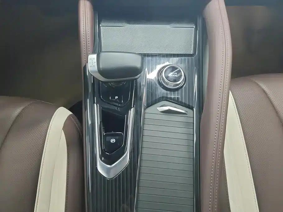 Geely Xingyue L 2024 2.0TD High-Power Automatic Two-Wheel Drive Cloud Edition — миниатюра 16