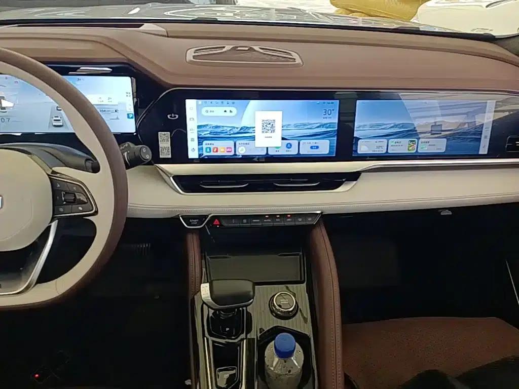 Geely Xingyue L 2021 2.0TD High-Power Automatic Four-Wheel Drive Flagship Edition — миниатюра 13