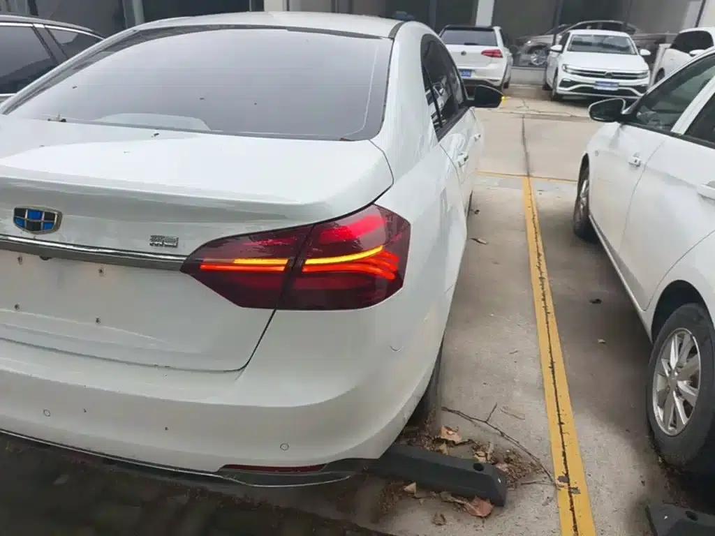 Geely Emgrand 2018 1.5L CVT Luxury Edition — миниатюра 8