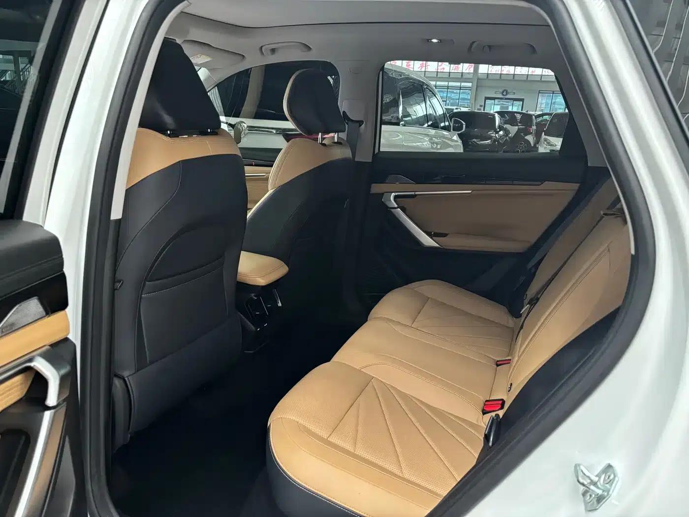 Geely Boyue L 2023 2.0TD DCT Premium Edition — миниатюра 6