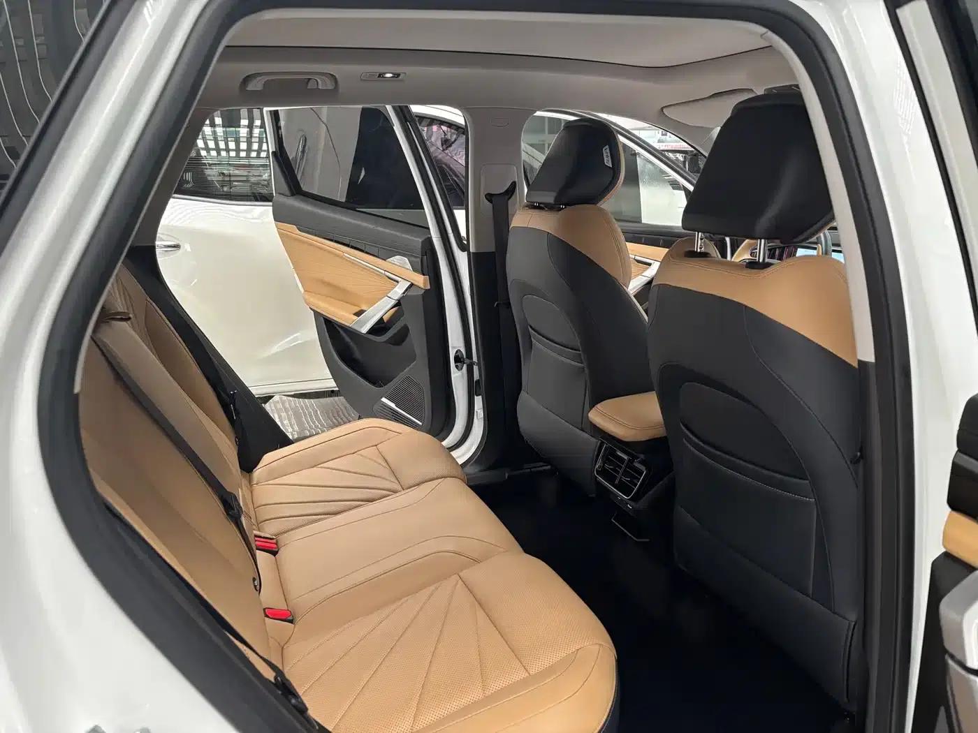 Geely Boyue L 2023 2.0TD DCT Premium Edition — миниатюра 8