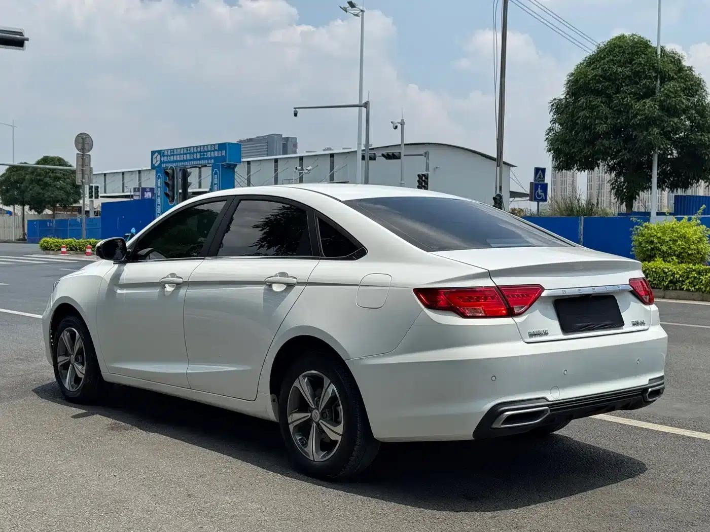Geely Emgrand GL 2018 1.8L DCT Elite Intelligent Connected Edition — миниатюра 7