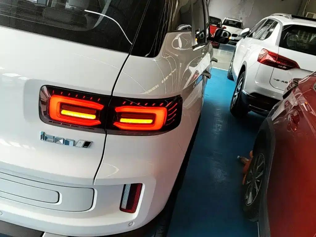Geely ICON 2023 1.5TD Chocolate Edition — миниатюра 8