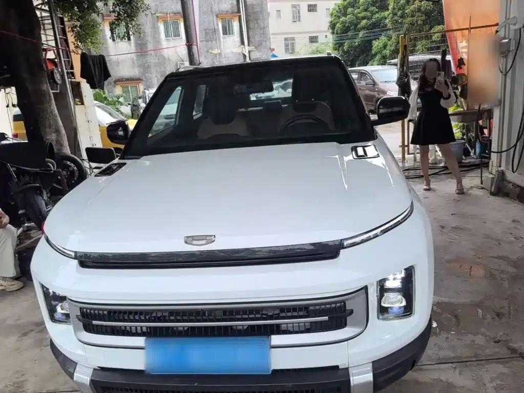 Geely ICON 2023 1.5TD Chocolate Edition — миниатюра 3