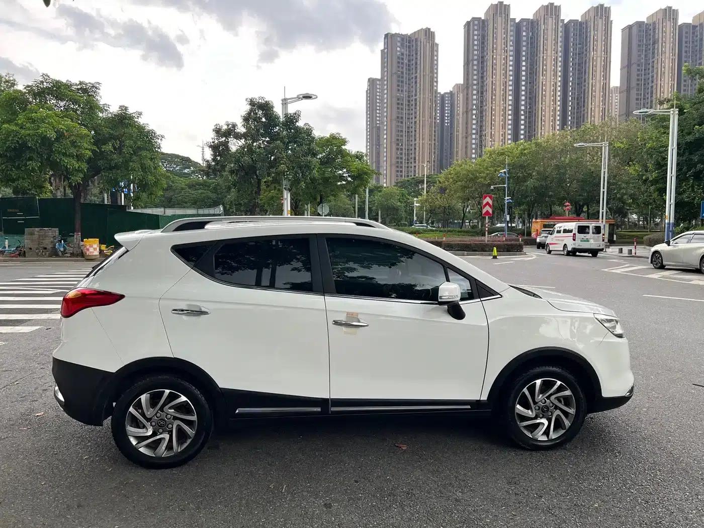Refine S3 2016 1.5L Manual Deluxe Smart Edition — миниатюра 5