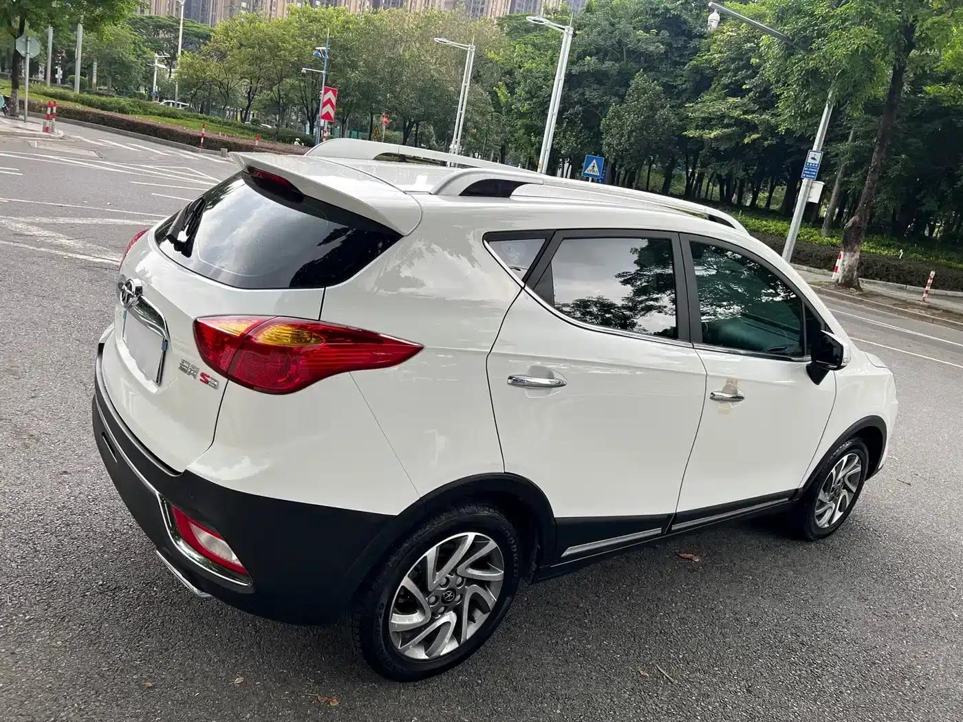 Refine S3 2016 1.5L Manual Deluxe Smart Edition — миниатюра 7