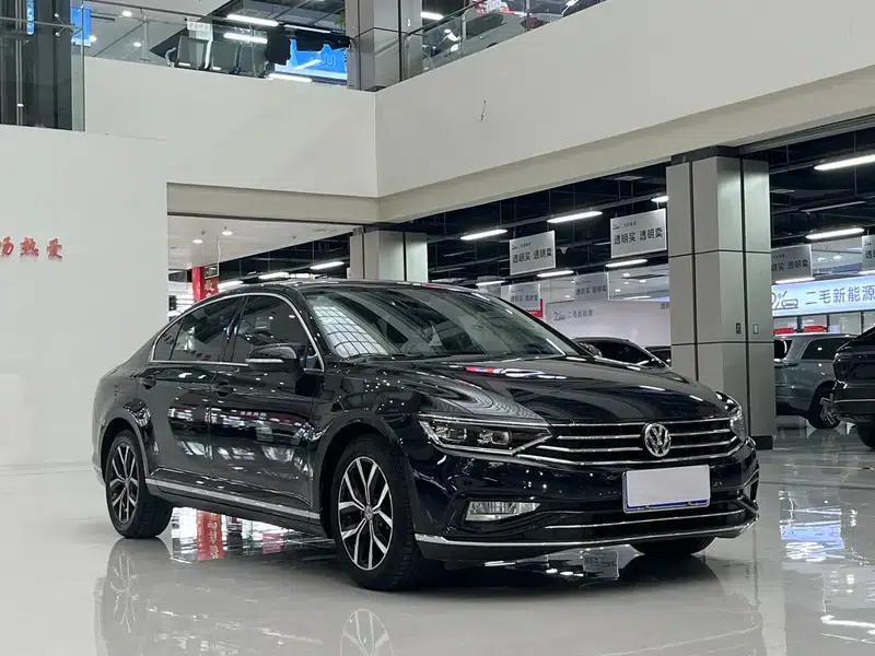 2020 Volkswagen Passat 330TSI DSG Leading Edition — миниатюра 3