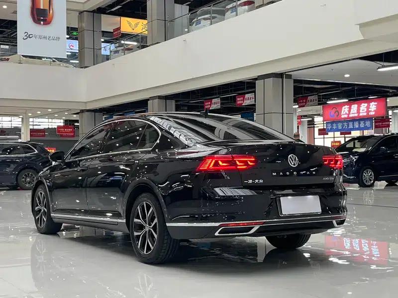 2020 Volkswagen Passat 330TSI DSG Leading Edition — миниатюра 4