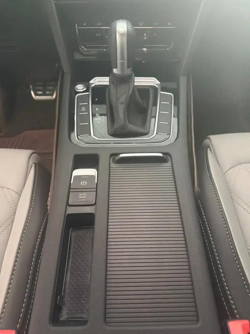 Volkswagen Magotan 2023 2 Millionth Unit Commemorative Edition 330TSI DSG Leading Model — миниатюра 11