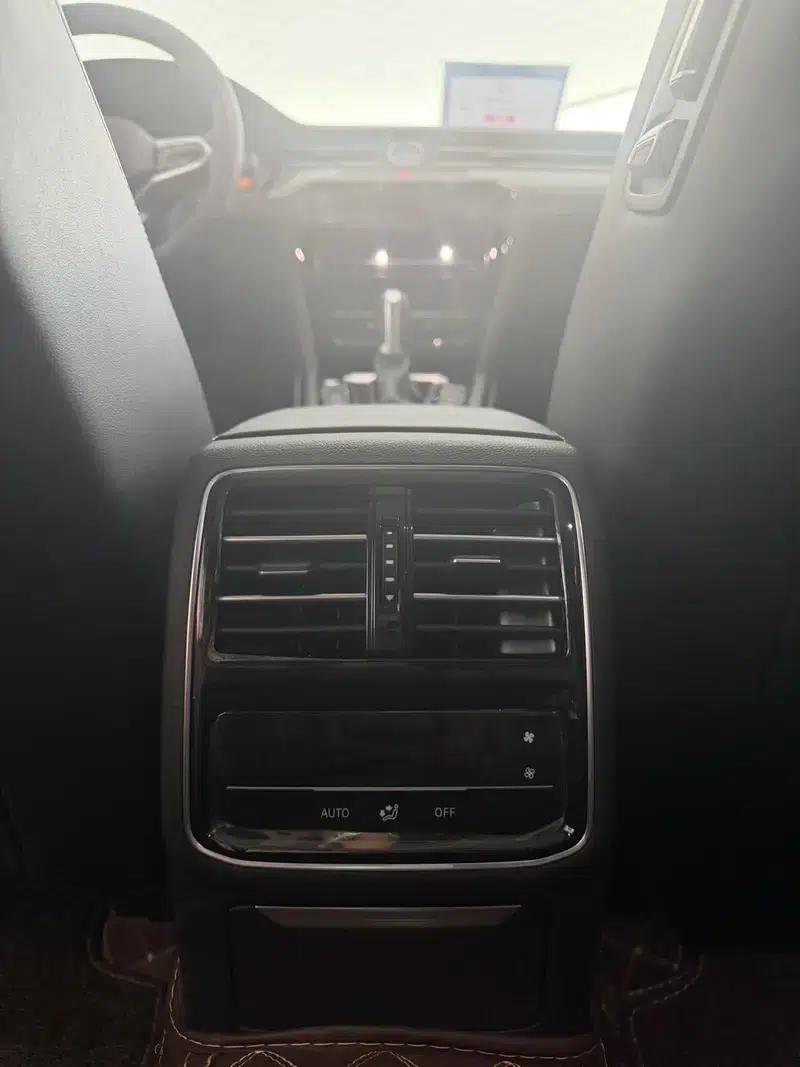 Volkswagen Magotan 2023 2 Millionth Unit Commemorative Edition 330TSI DSG Leading Model — миниатюра 9