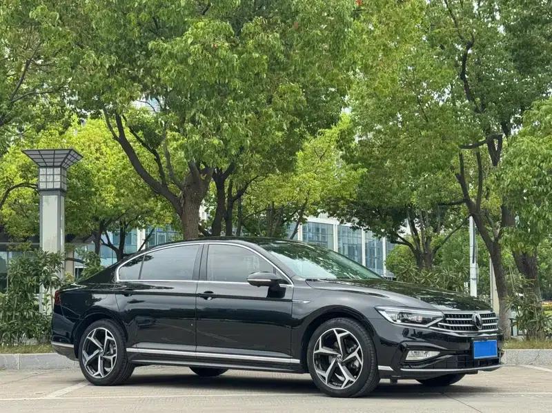 2024 Volkswagen Magotan 330TSI DSG Luxury Edition (2 Million Units Limited Edition) — миниатюра 3