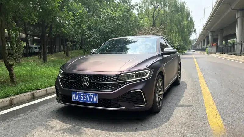 2022 Volkswagen Passat 330TSI Starry Sky Elite Edition — миниатюра 1