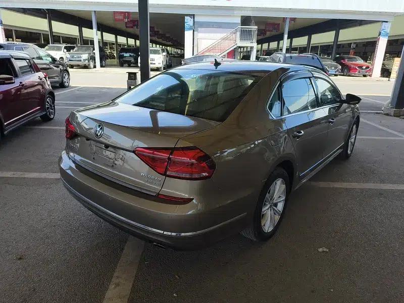 2017 Passat 330TSI DSG Premium Edition — миниатюра 4