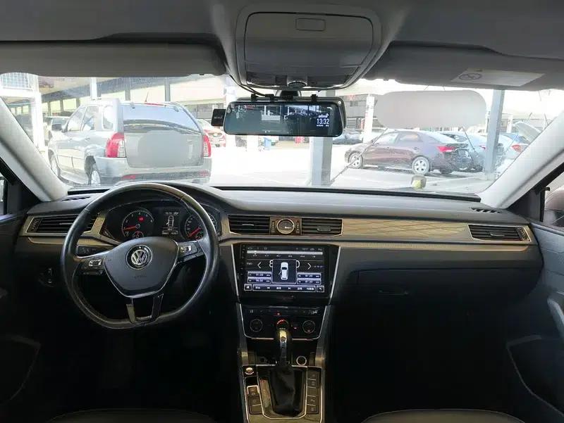 2017 Passat 330TSI DSG Premium Edition — миниатюра 6