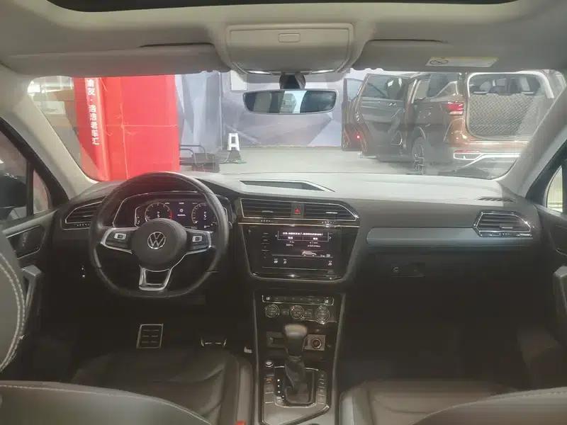 Tiguan L 2021 330TSI Automatic 2WD R-Line Premium Edition — миниатюра 5