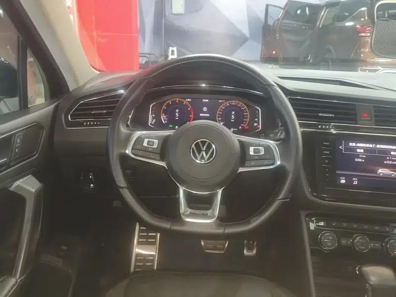 Tiguan L 2021 330TSI Automatic 2WD R-Line Premium Edition — миниатюра 8
