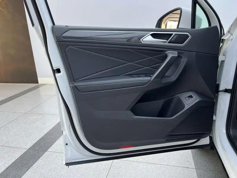 Tiguan L 2023 330TSI 2WD R-Line Premium Edition — миниатюра 11