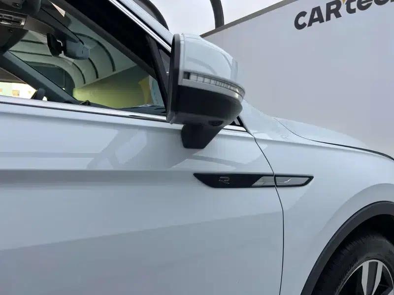 Tiguan L 2023 330TSI 2WD R-Line Premium Edition — миниатюра 12