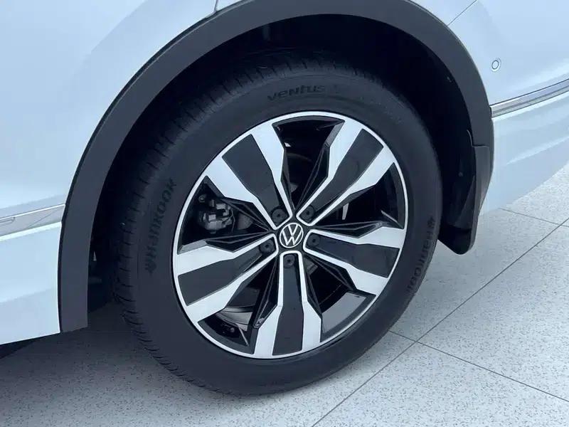 Tiguan L 2023 330TSI 2WD R-Line Premium Edition — миниатюра 17