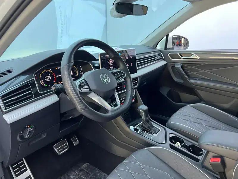 Tiguan L 2023 330TSI 2WD R-Line Premium Edition — миниатюра 23