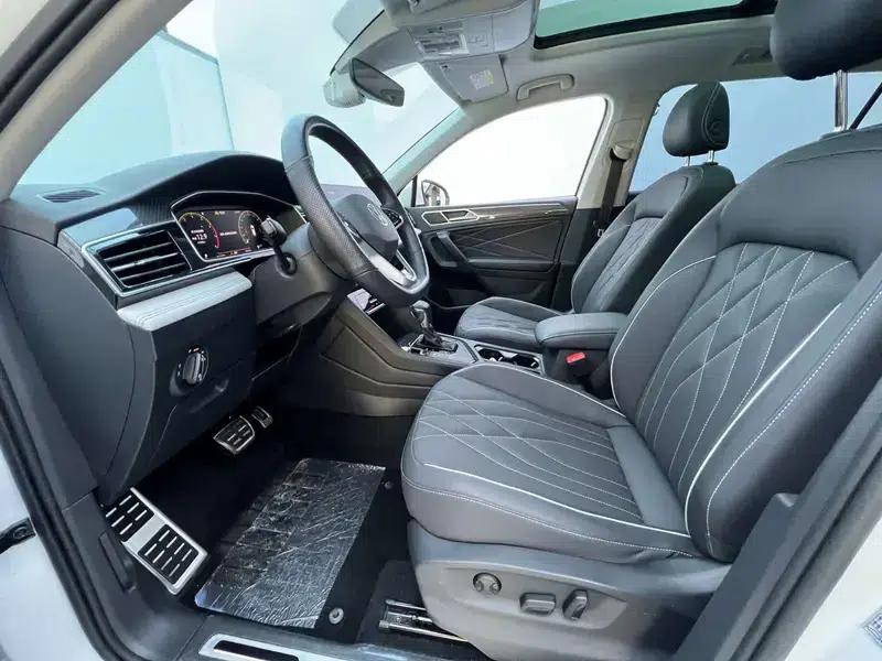 Tiguan L 2023 330TSI 2WD R-Line Premium Edition — миниатюра 25