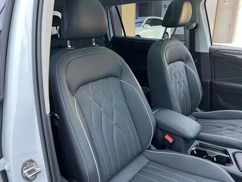 Tiguan L 2023 330TSI 2WD R-Line Premium Edition — миниатюра 32