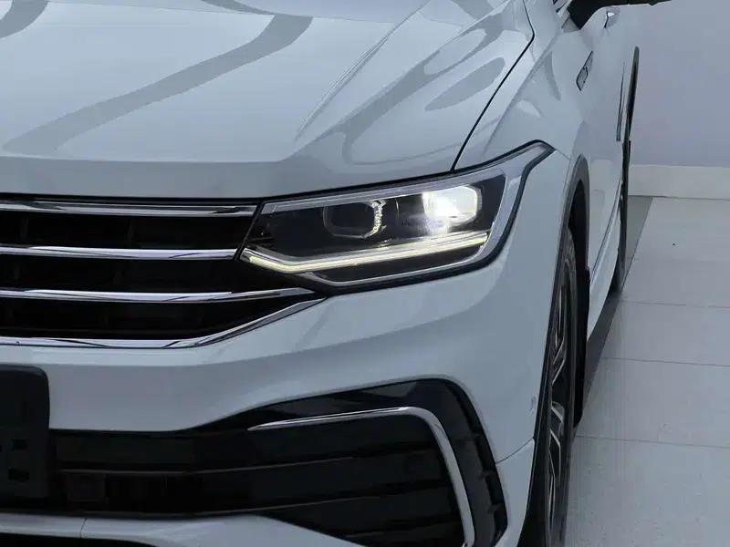 Tiguan L 2023 330TSI 2WD R-Line Premium Edition — миниатюра 7