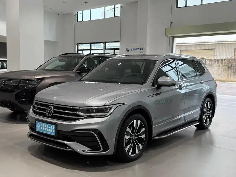 Tiguan L 2022 330TSI Automatic 2WD R-Line Premium Edition — миниатюра 1