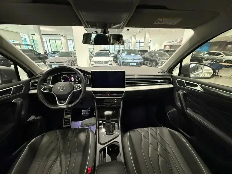 Tiguan L 2022 330TSI Automatic 2WD R-Line Premium Edition — миниатюра 7