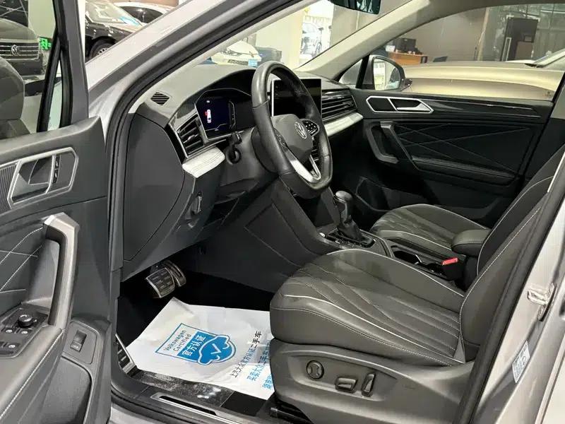 Tiguan L 2022 330TSI Automatic 2WD R-Line Premium Edition — миниатюра 8