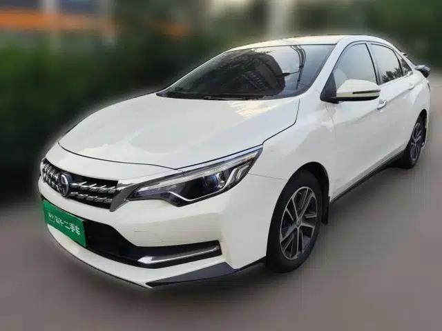 Venucia D60 2019 1.6L XL CVT Smart Connect Elite Edition