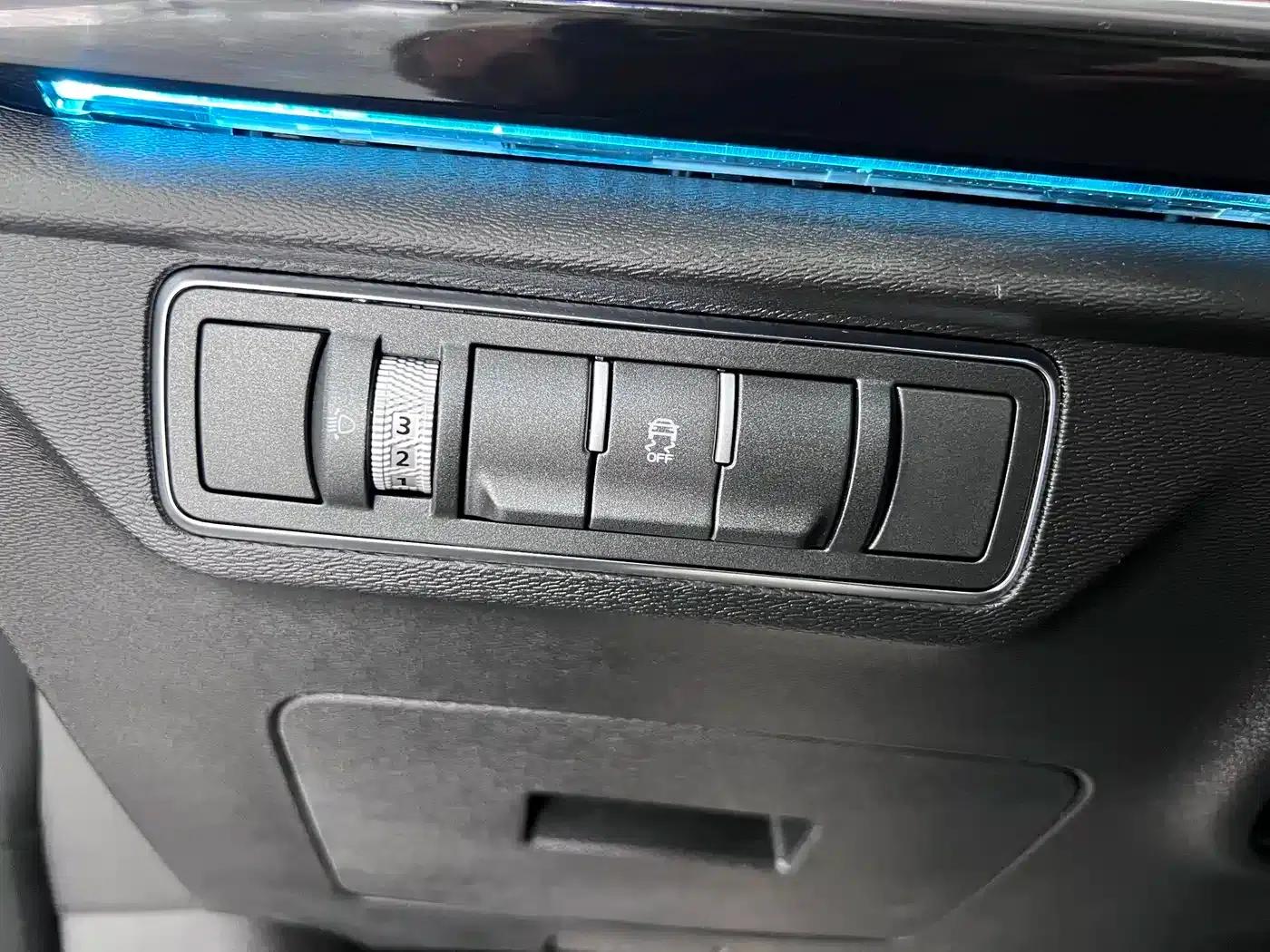 Jetour X70 PLUS 2023 1.5T DCT Warrior PLUS 5-seater — миниатюра 8