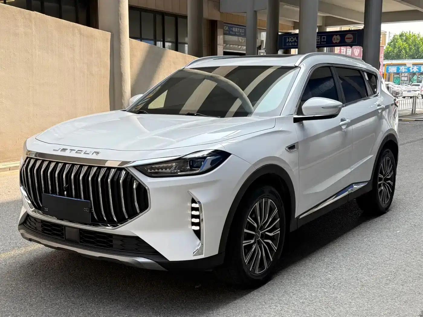 Jetour X70 PLUS 2023 1.5T DCT Warrior PLUS 7-seater — миниатюра 1