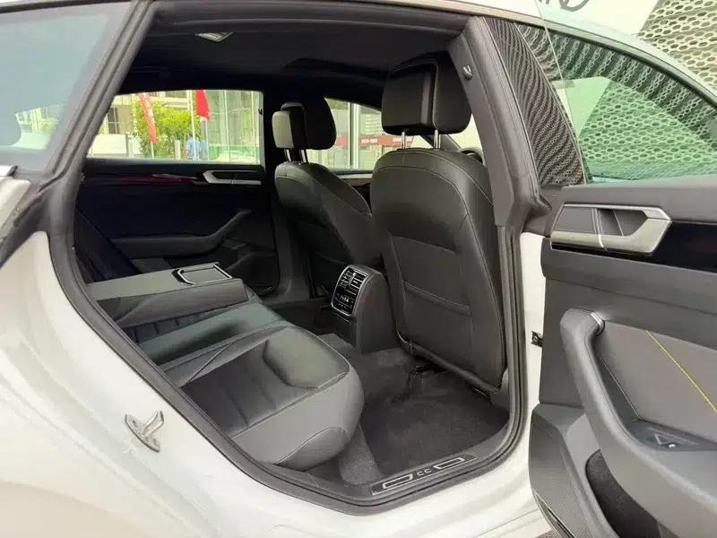 Volkswagen CC 2024 380TSI Striking Edition — миниатюра 8