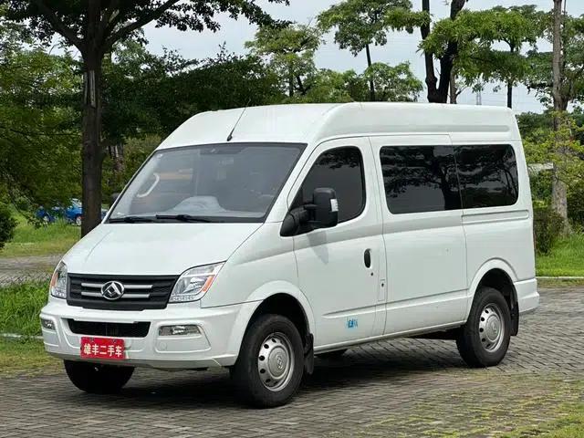 Xintu V80 2023 PLUS 2.0T 6-speed manual all-rounder short wheelbase mid-roof 7-9 seater