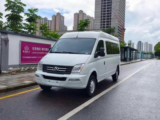 Xintu V80 2022 Model 2.0T 6-speed Manual Classic Aoyuntong Mid-wheelbase Mid-roof 6/7/8/9 Seats 139Ps